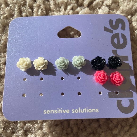 Flower Stud Earrinngs - Picture 1 of 2